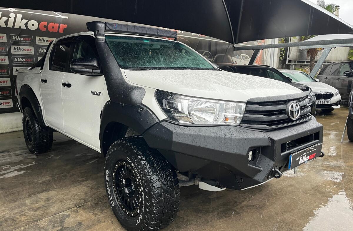 TOYOTA Hilux H.2.4 D-4D 4WD CD Tracker S CA