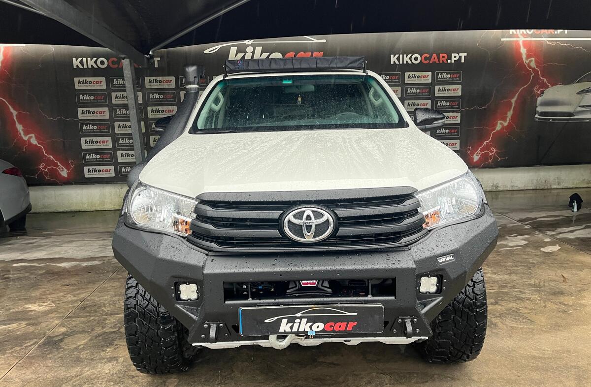 TOYOTA Hilux H.2.4 D-4D 4WD CD Tracker S CA