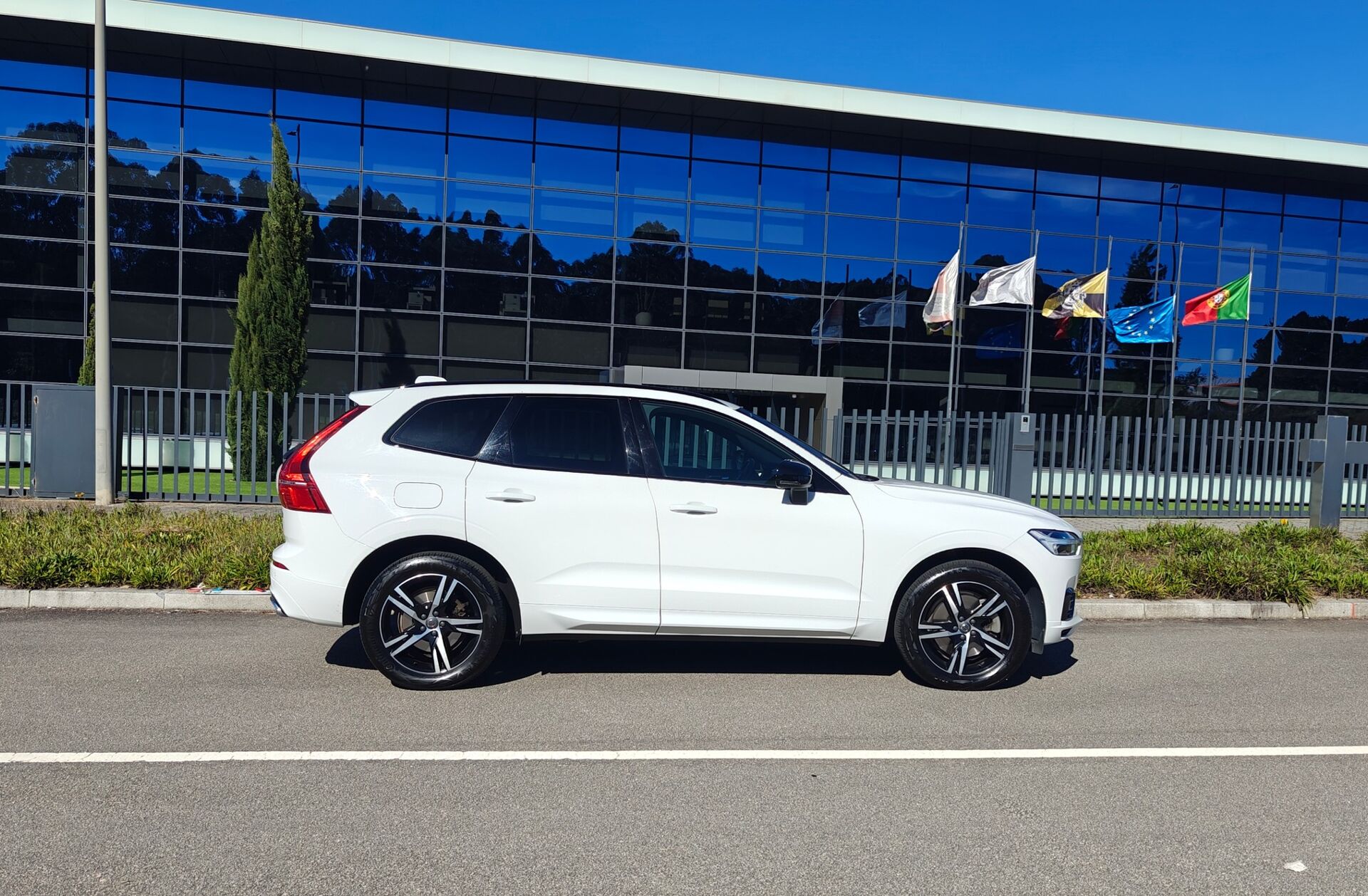 VOLVO XC60 2.0 T8 PHEV R-Design AWD