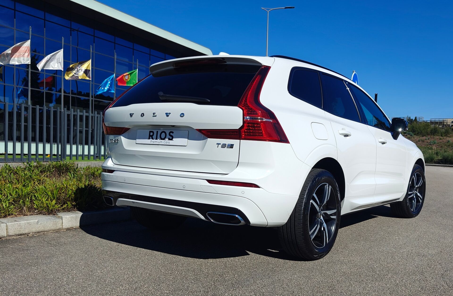 VOLVO XC60 2.0 T8 PHEV R-Design AWD