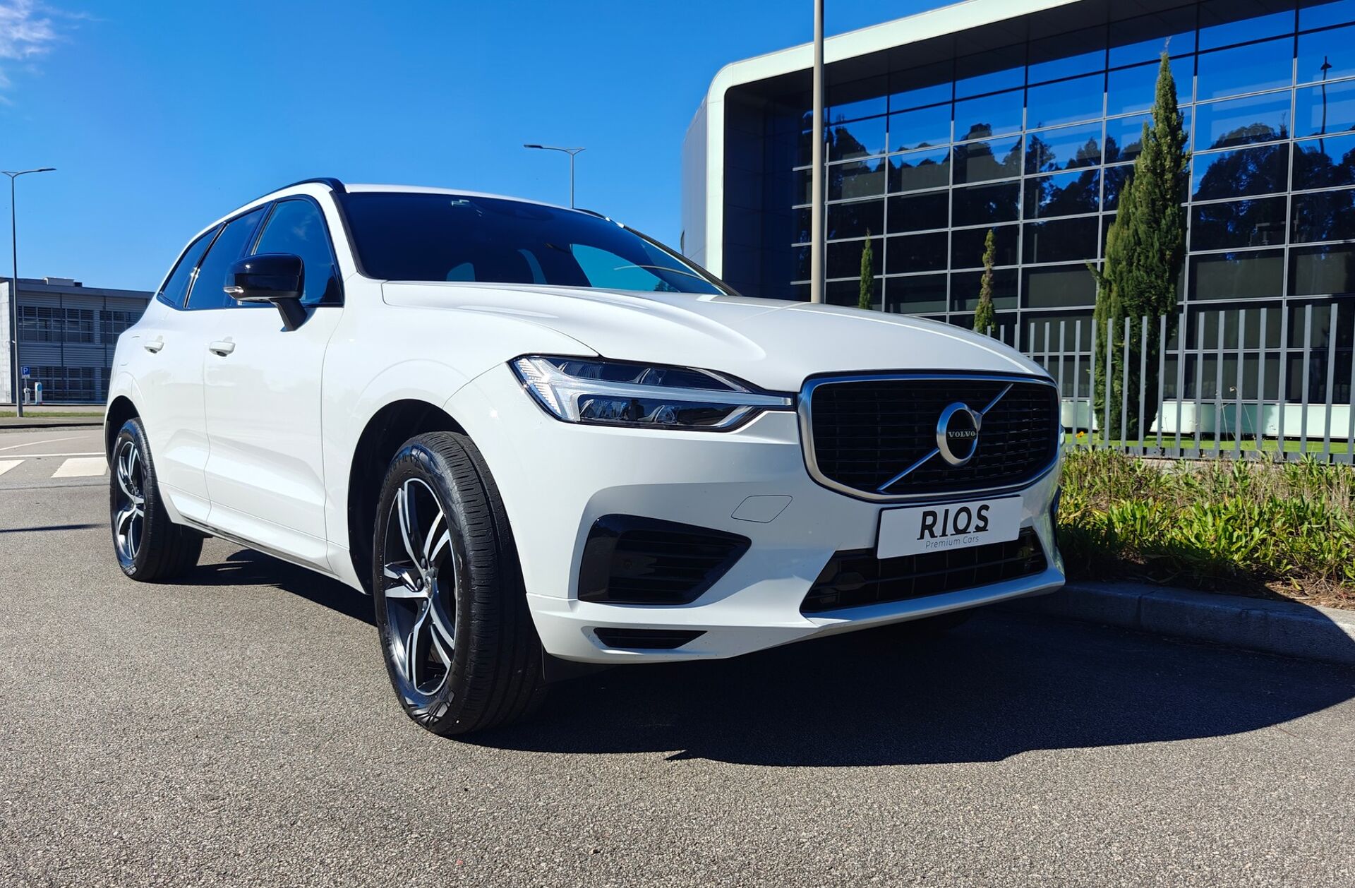 VOLVO XC60 2.0 T8 PHEV R-Design AWD
