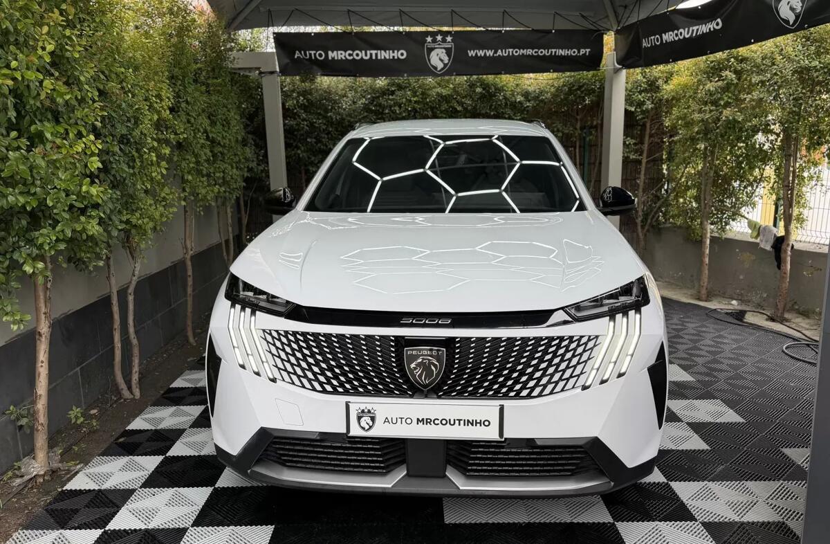 PEUGEOT 5008 1.2 Hybrid Allure e-DCS6