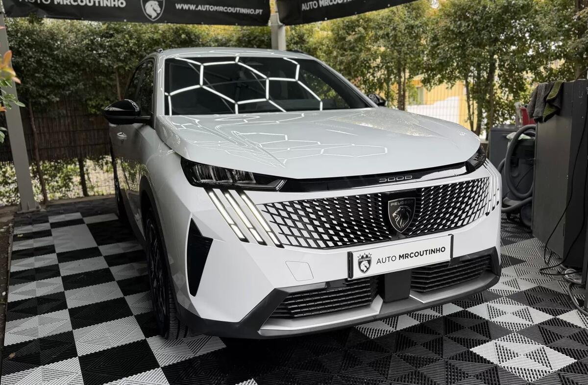 PEUGEOT 5008 1.2 Hybrid Allure e-DCS6