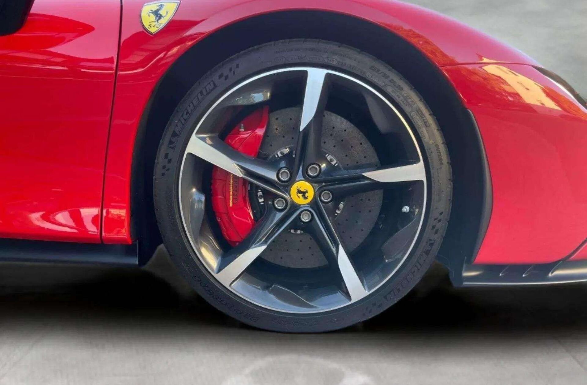 FERRARI SF90 Stradale