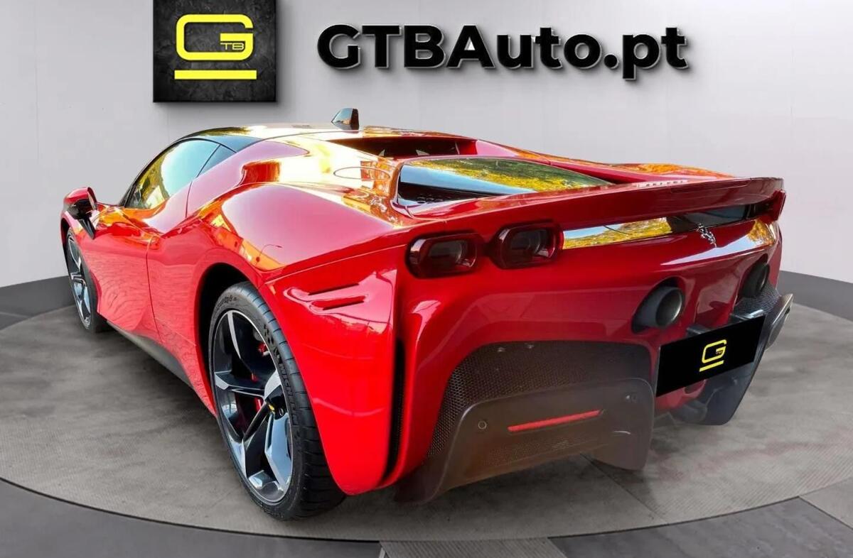 FERRARI SF90 Stradale