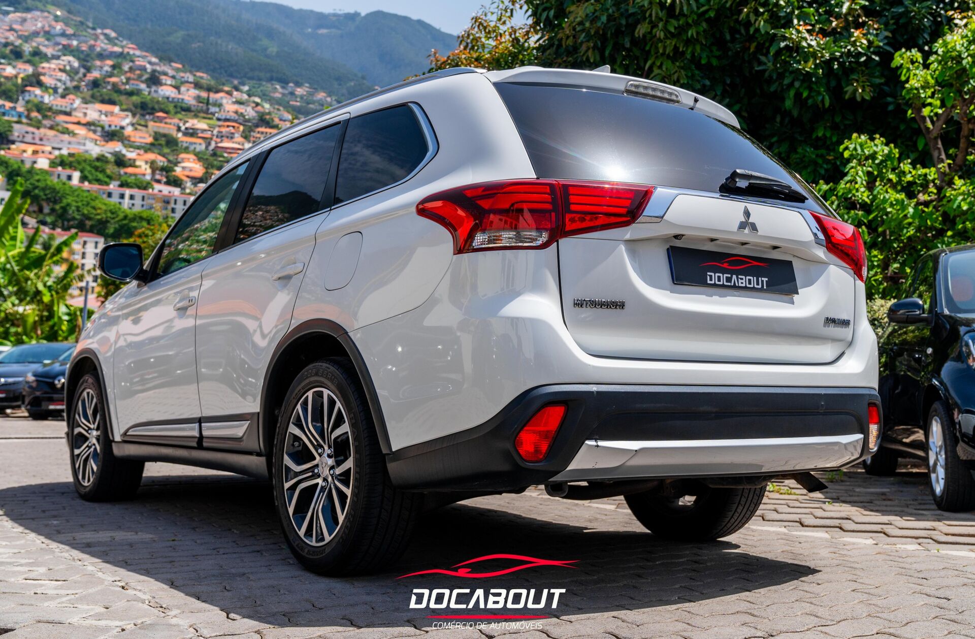 MITSUBISHI Outlander 2.2 DI-D Instyle Navi