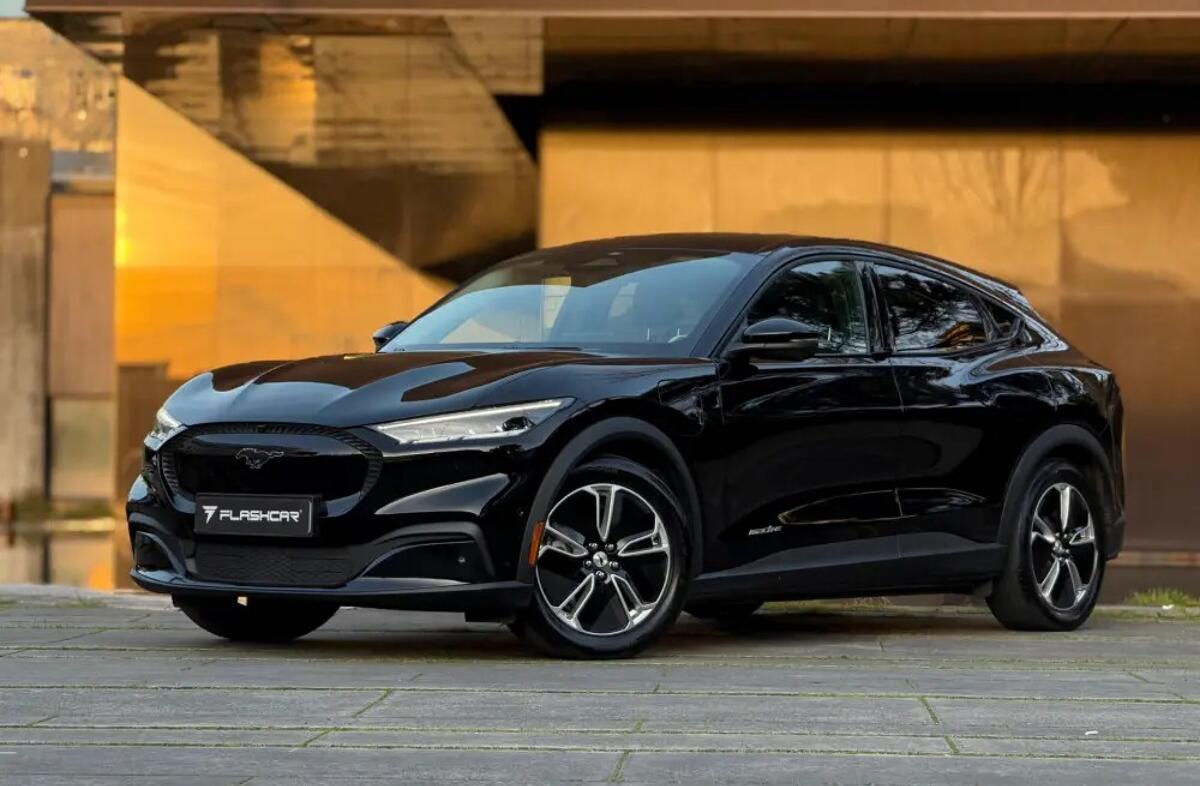 FORD Mustang Mach-E Base