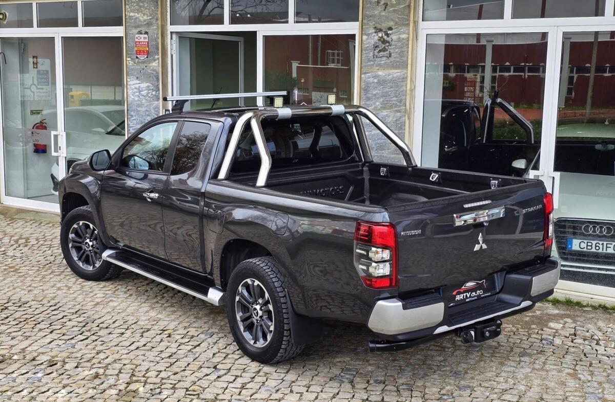 MITSUBISHI L 200 2.4 DI-D CD Invite 4WD