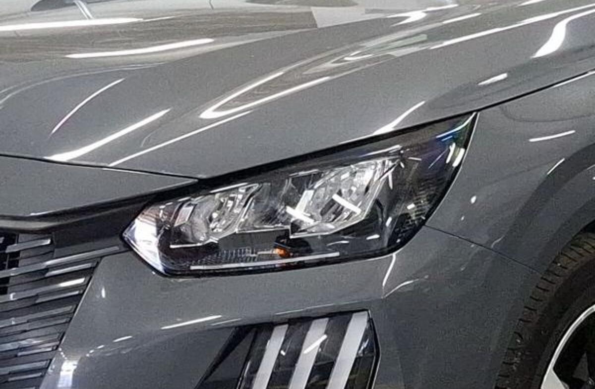 PEUGEOT 208 1.2 Hybrid Allure e-DCS6