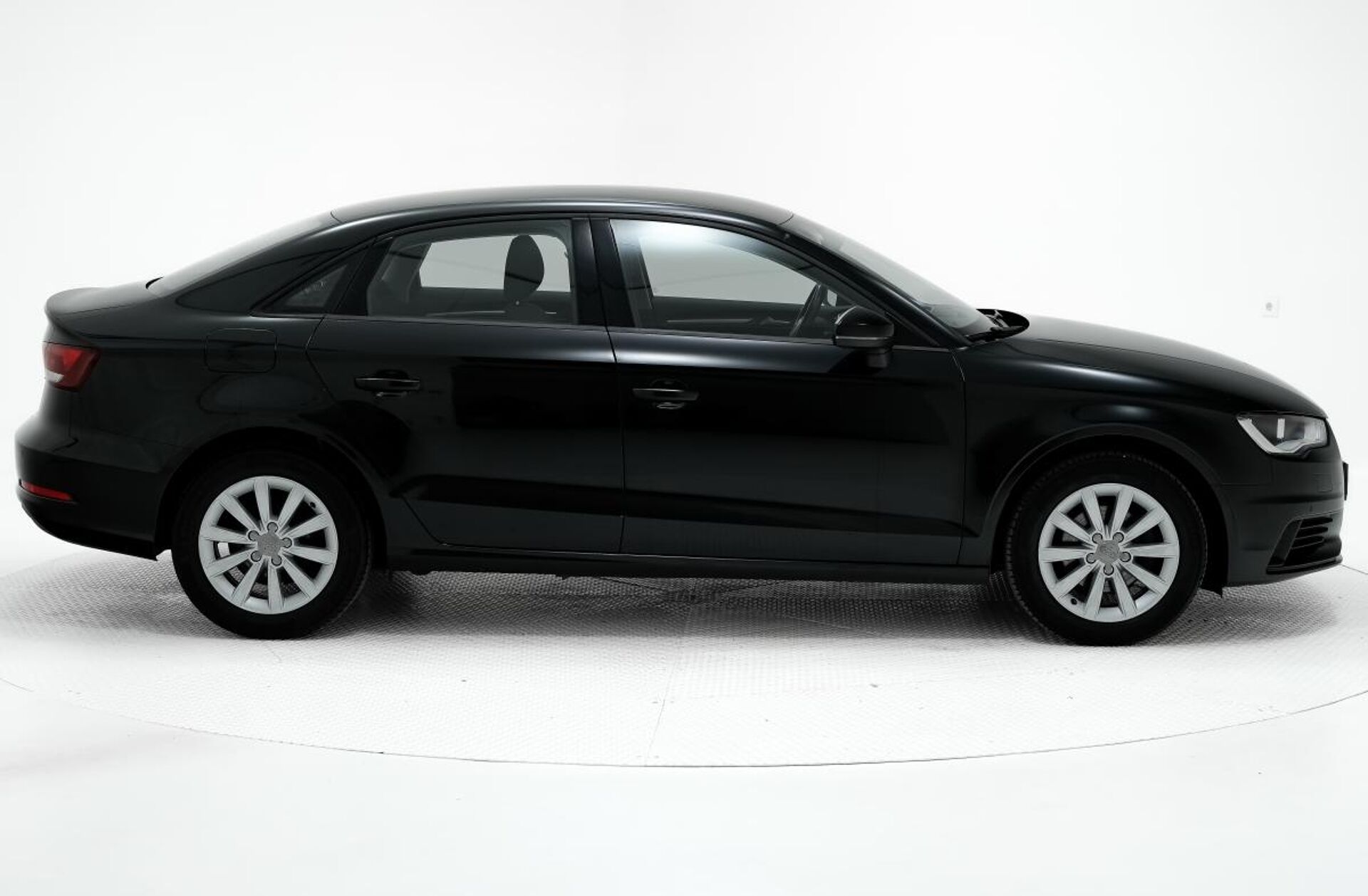 AUDI A3 1.6 TDi Business Line Attraction