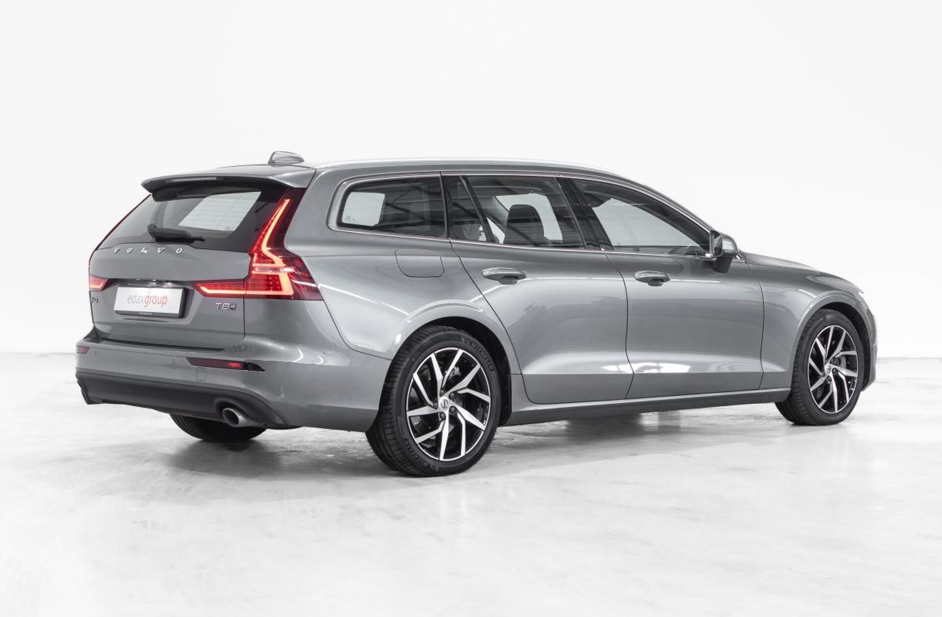 VOLVO V60 2.0 T8 AWD TE Momentum