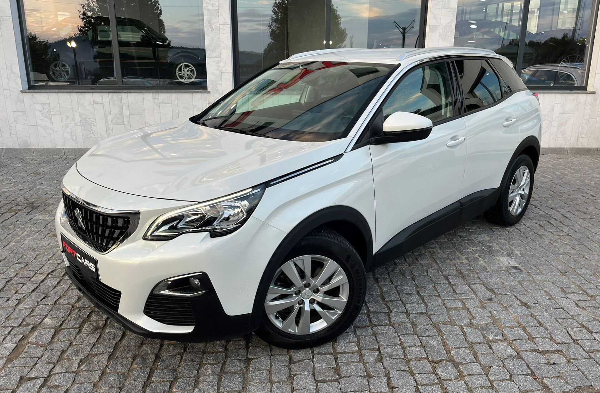 PEUGEOT 3008 1.2 PureTech Active