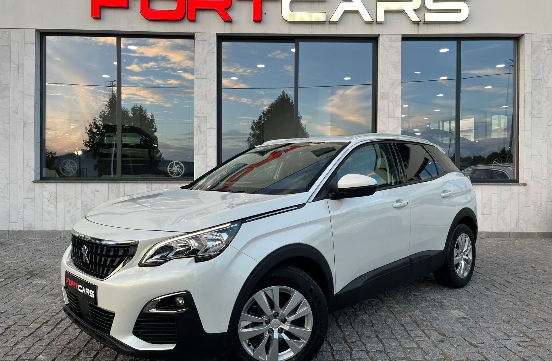 PEUGEOT 3008 1.2 PureTech Active