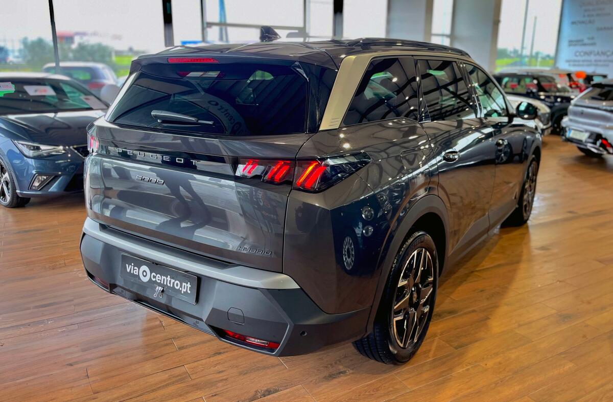 PEUGEOT 5008 1.2 Hybrid Allure e-DCS6
