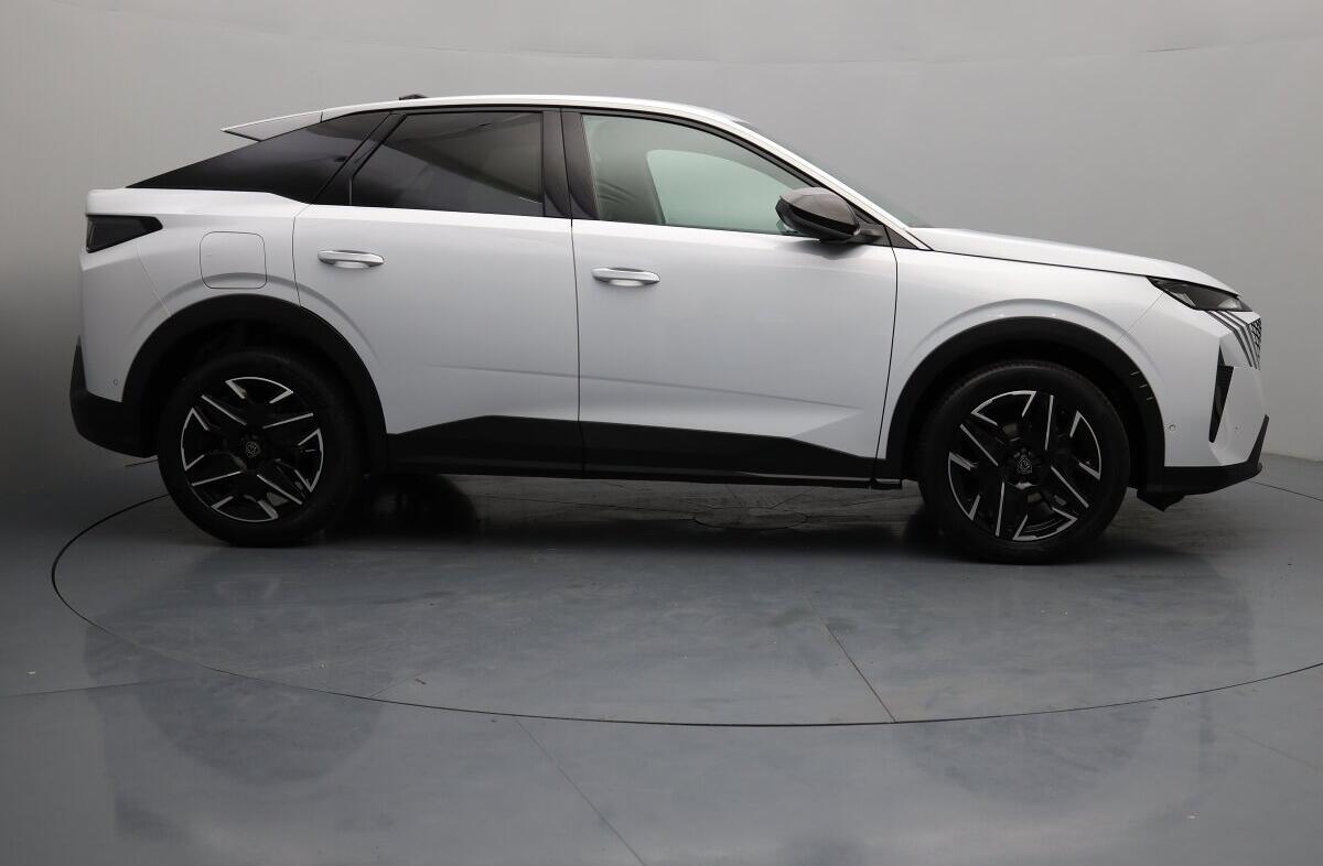 PEUGEOT 3008 1.2 Hybrid Allure e-DCS6