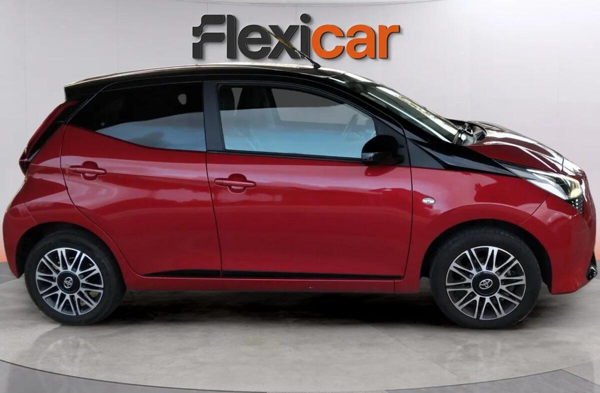 TOYOTA Aygo 1.0 X-Clusiv Red
