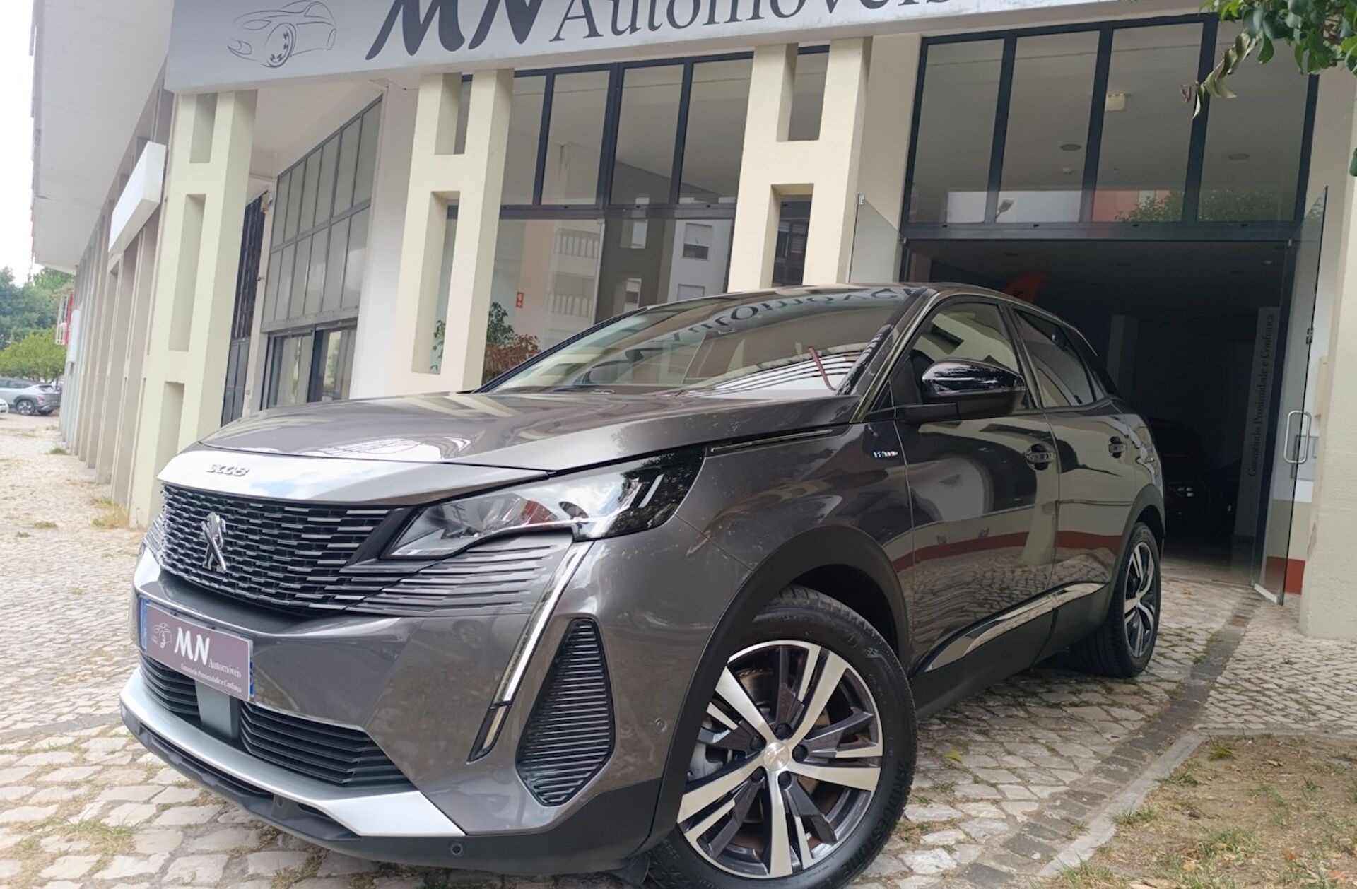 PEUGEOT 3008 1.6 Hybrid Allure e-EAT8