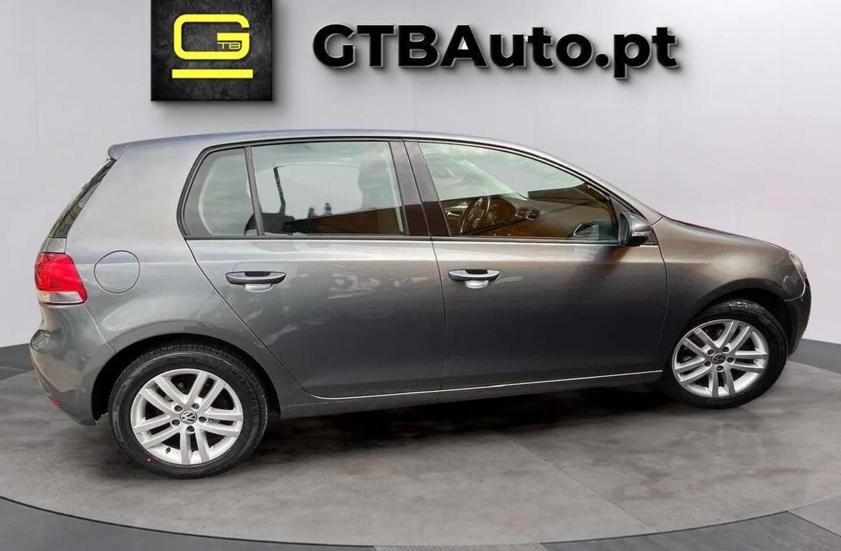 VOLKSWAGEN Golf 1.6 TDi Confortline