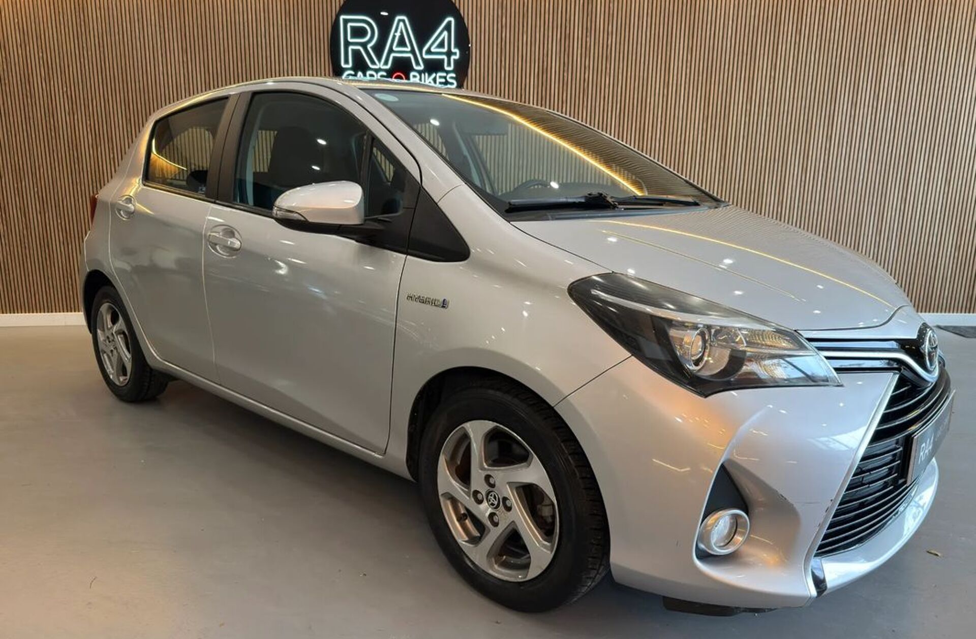 TOYOTA Yaris 1.5 HSD Active