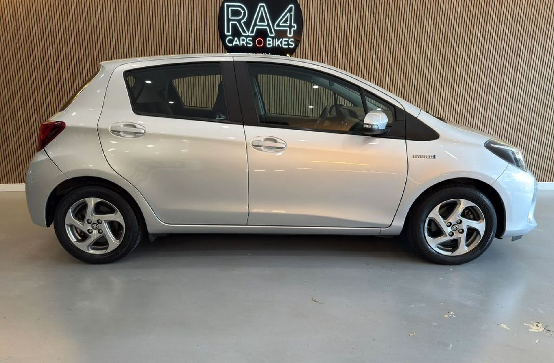 TOYOTA Yaris 1.5 HSD Active