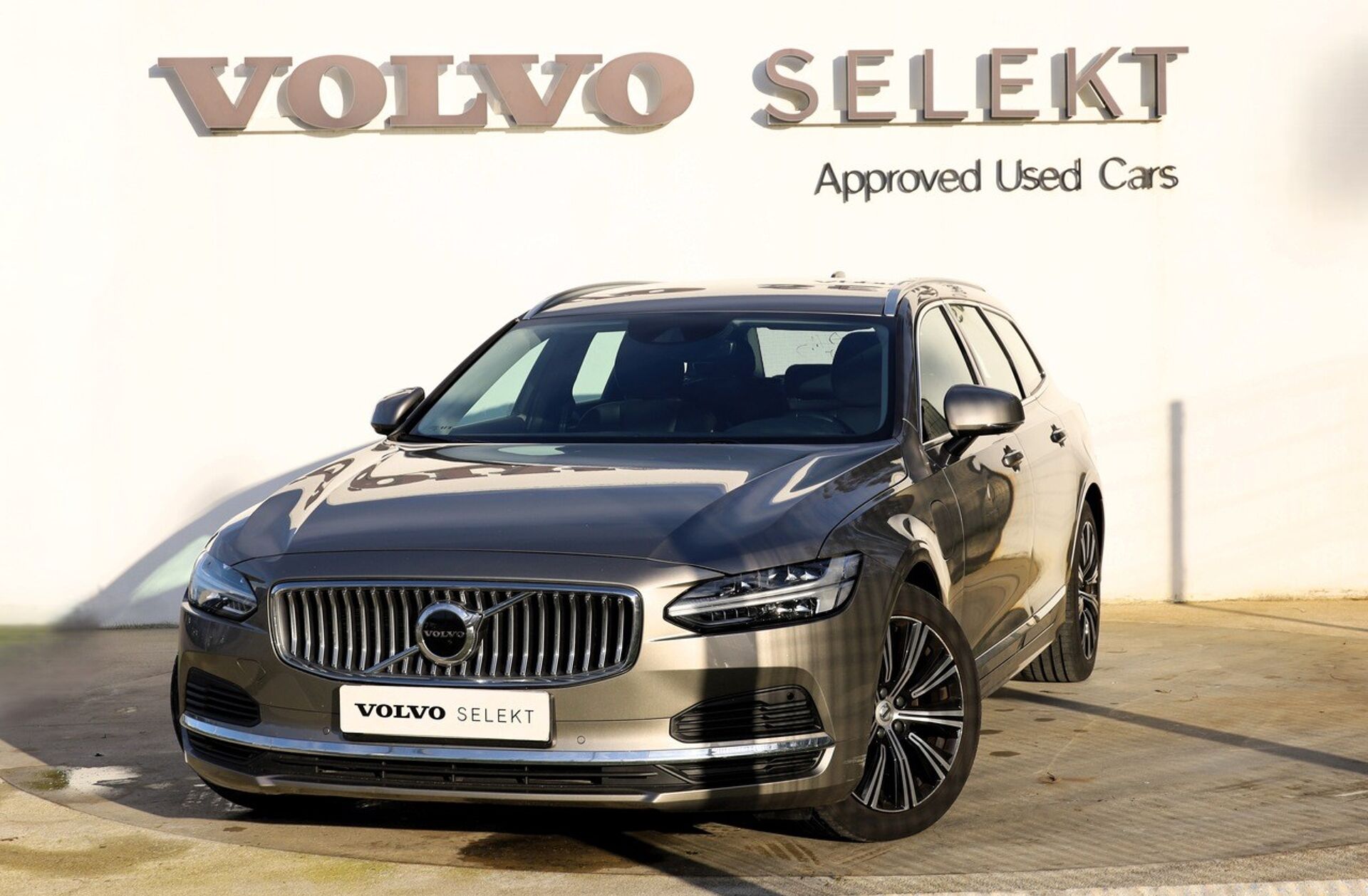 VOLVO V90 2.0 T6 PHEV Inscription Expression AWD