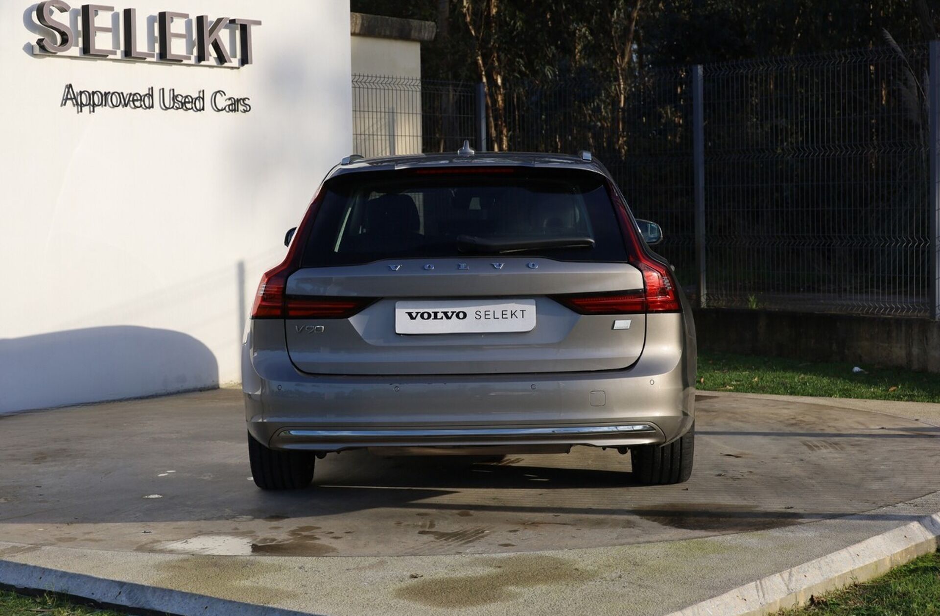 VOLVO V90 2.0 T6 PHEV Inscription Expression AWD