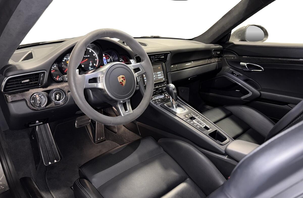 PORSCHE 911 Turbo S PDK