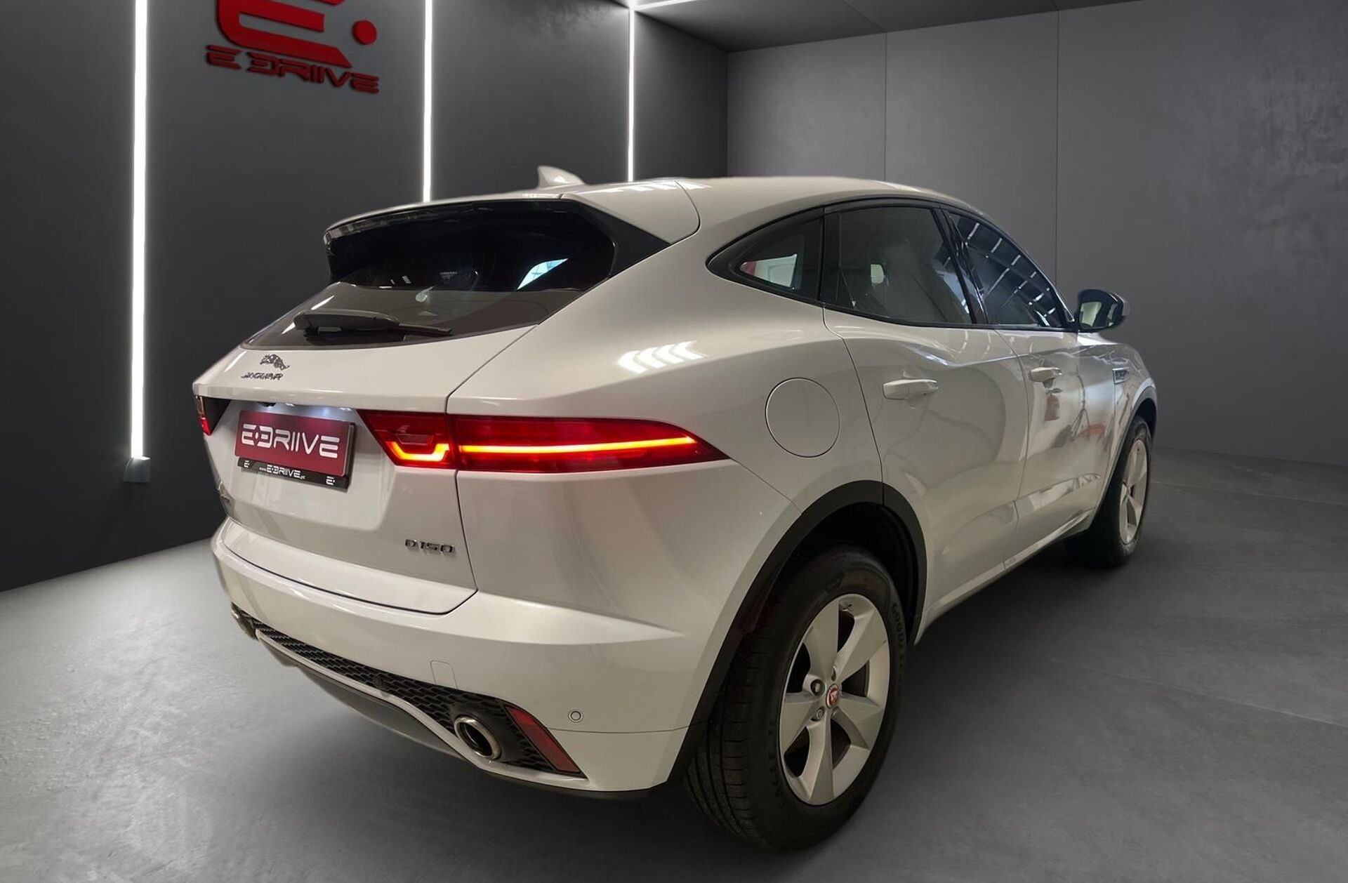 JAGUAR E-Pace 2.0 i4D R-Dynamic