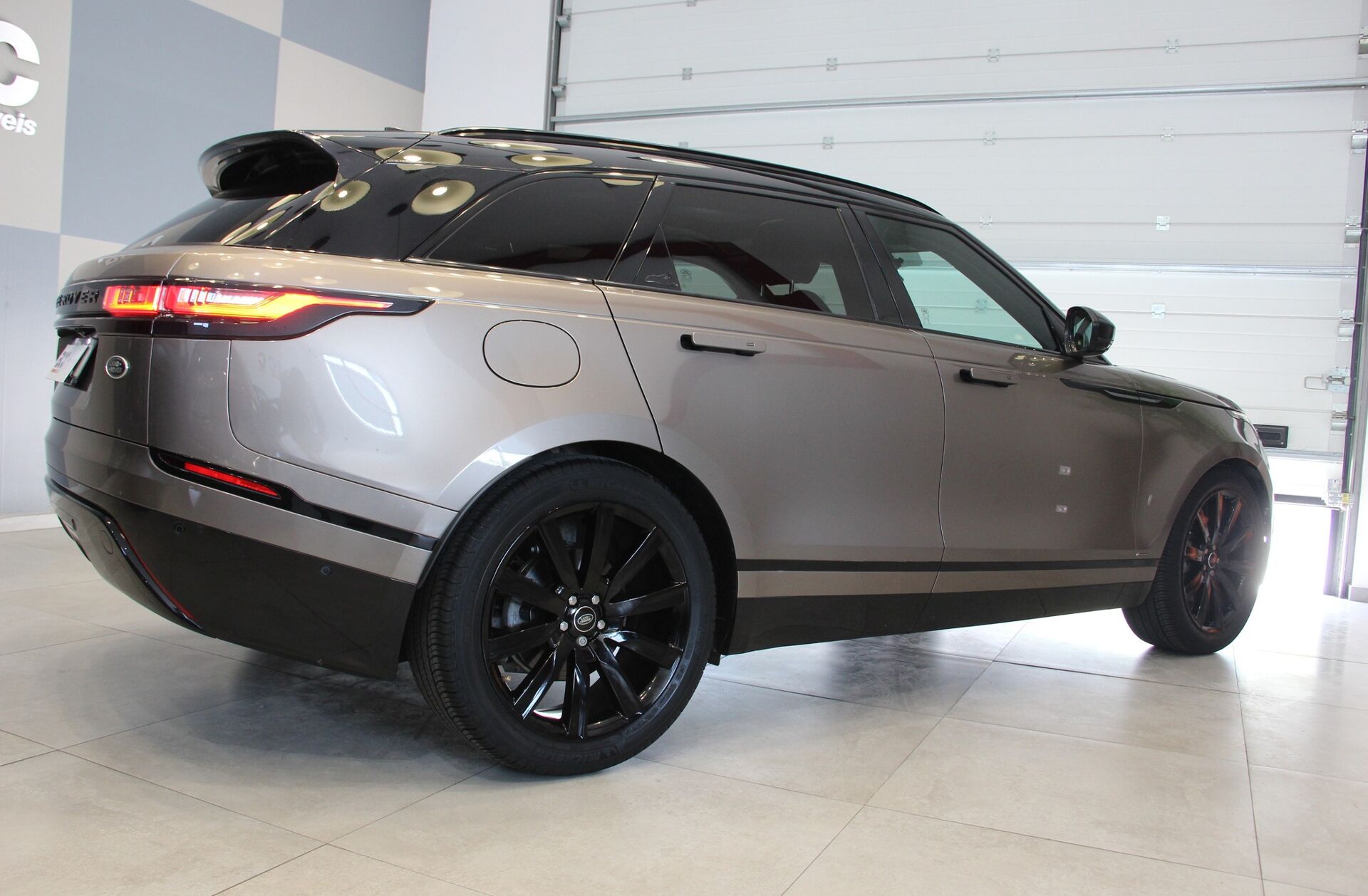 LAND ROVER Range Rover Velar 2.0 D R-Dynamic