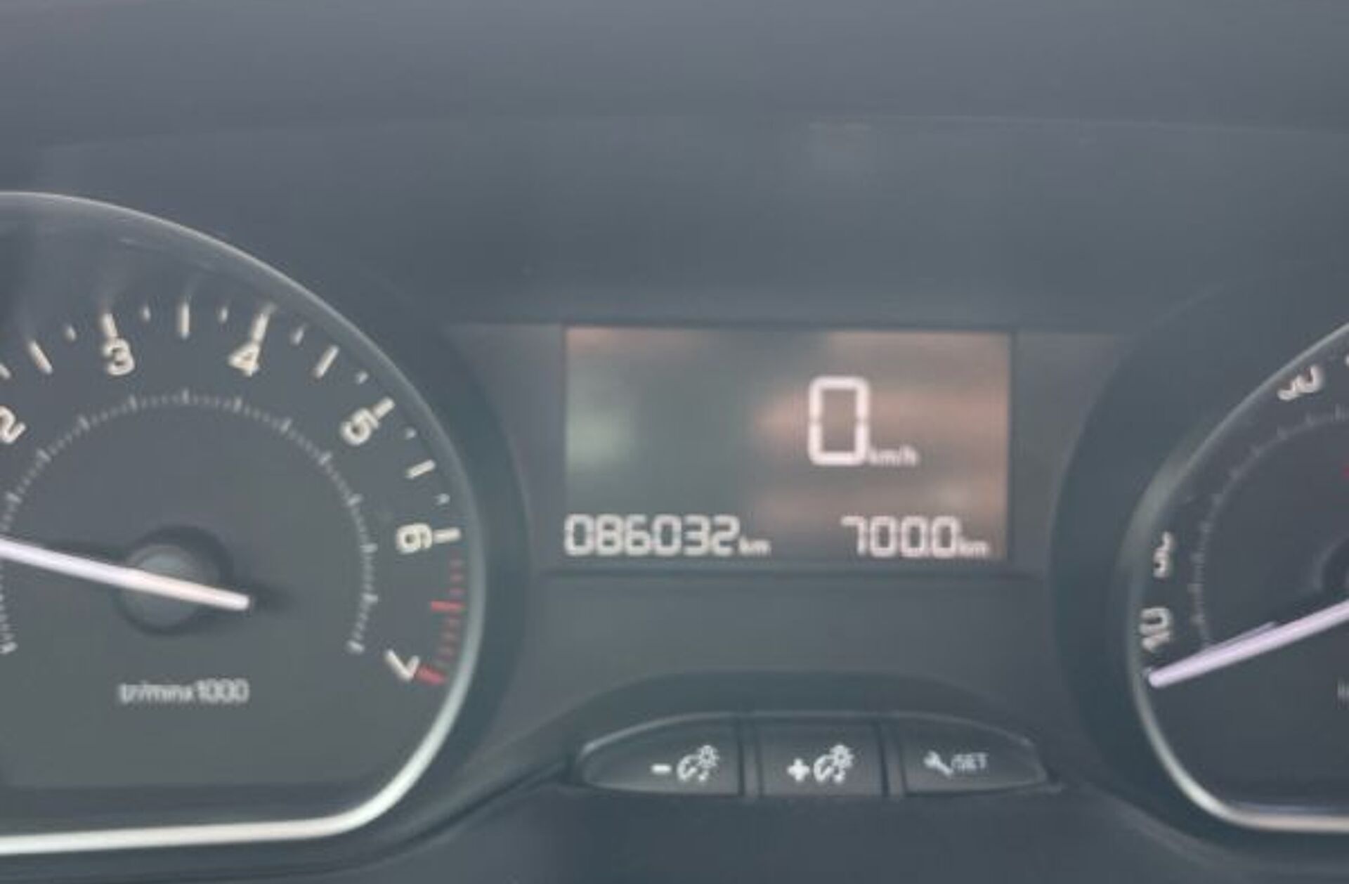 MERCEDES EQA 250 Electric Art