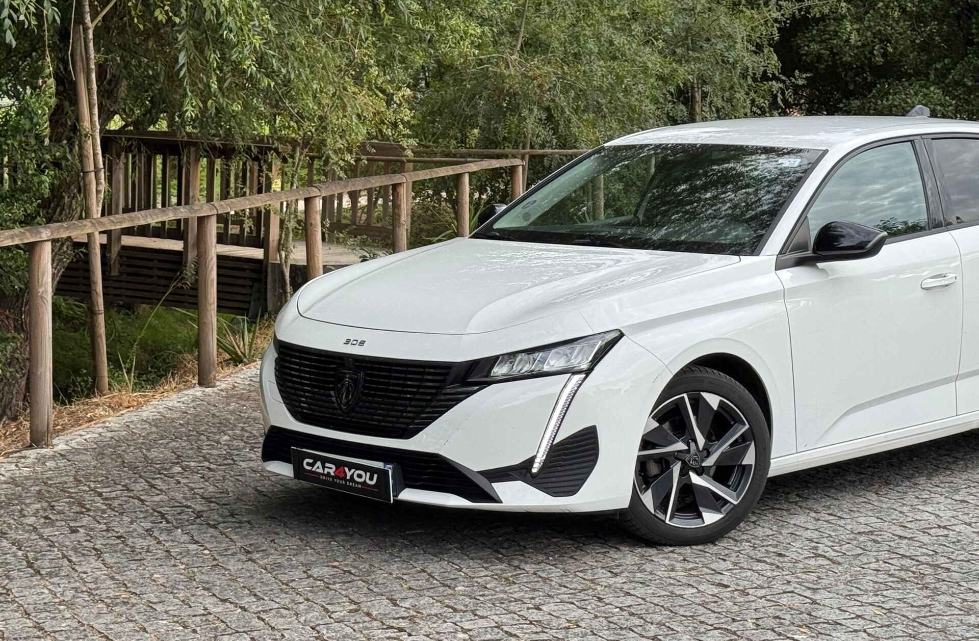 PEUGEOT 308 1.2 PureTech Allure EAT8