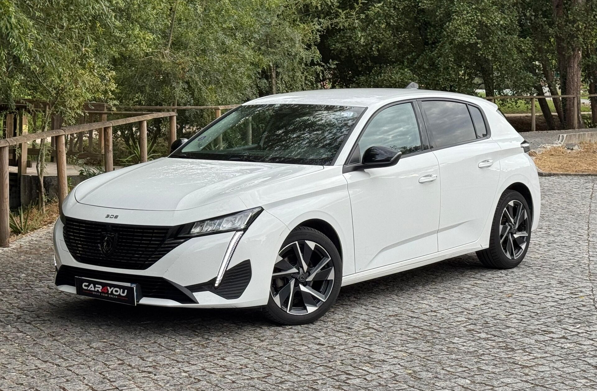 PEUGEOT 308 1.2 PureTech Allure EAT8