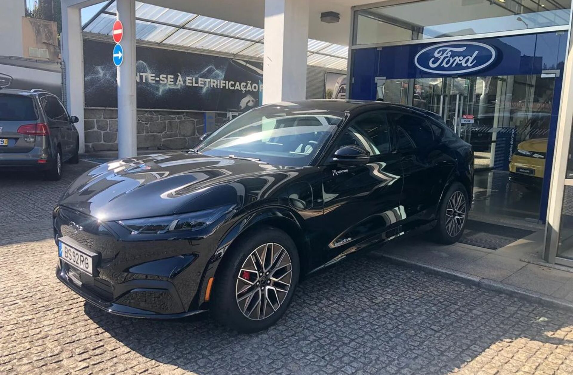 FORD Mustang Mach-E 72.6 kWh Premium AWD