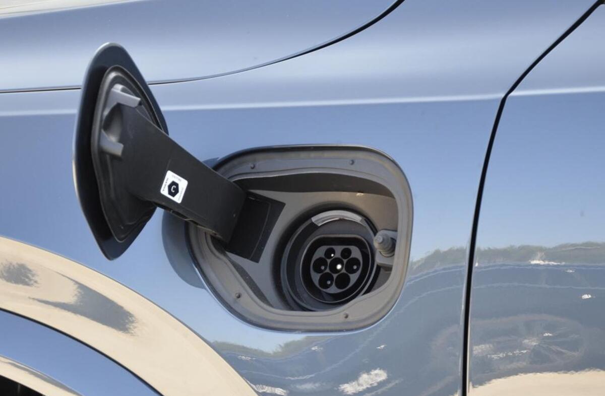 VOLVO XC90 2.0 T8 PHEV Plus Dark AWD