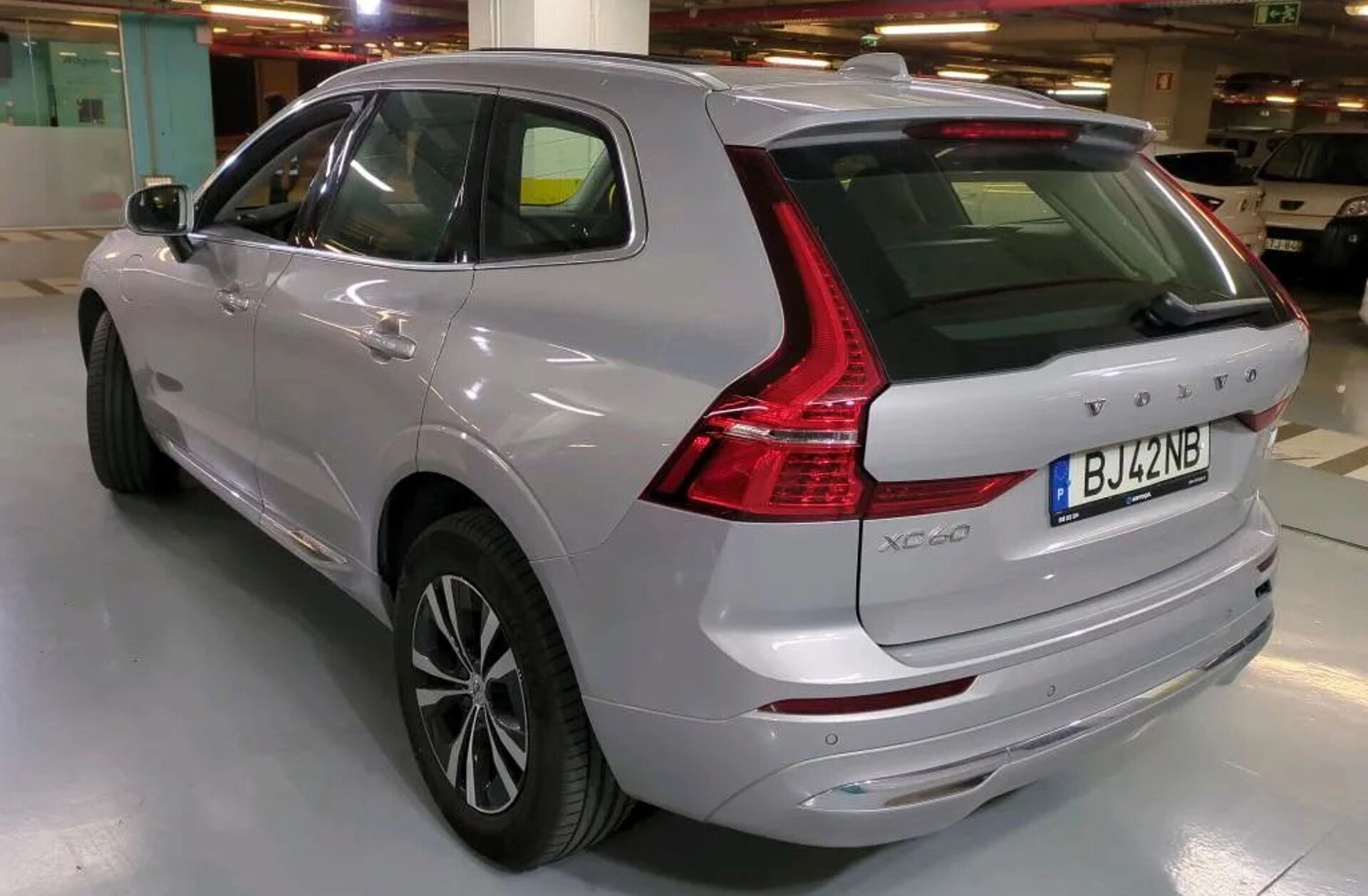 VOLVO XC60 2.0 T6 PHEV Core AWD