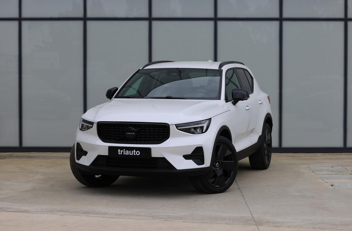 VOLVO XC40 2.0 B3 Black Edition