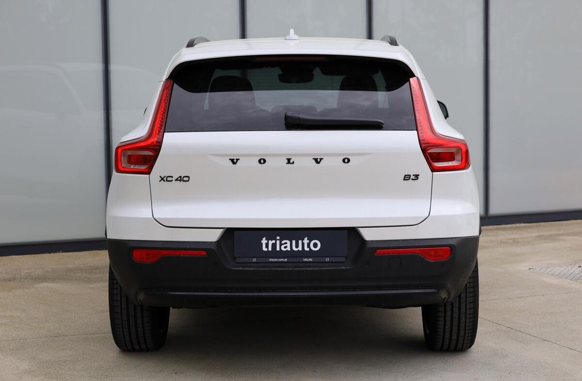 VOLVO XC40 2.0 B3 Black Edition
