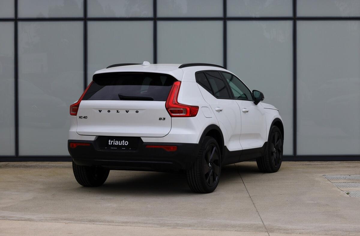 VOLVO XC40 2.0 B3 Black Edition