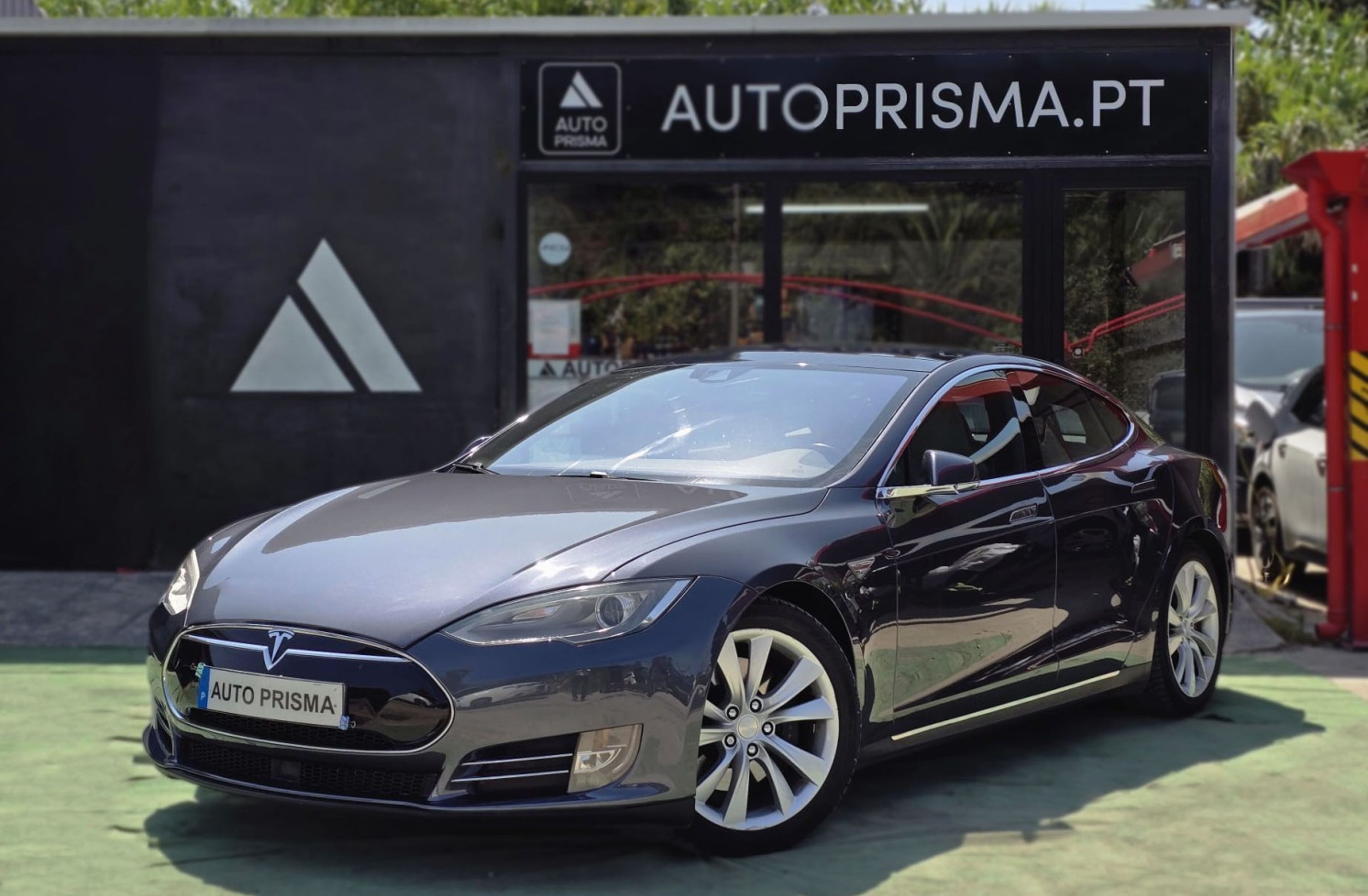TESLA Model S 85D