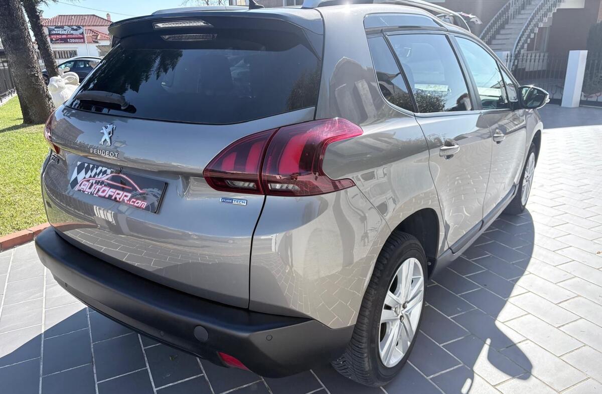 PEUGEOT 2008 1.2 PureTech Style