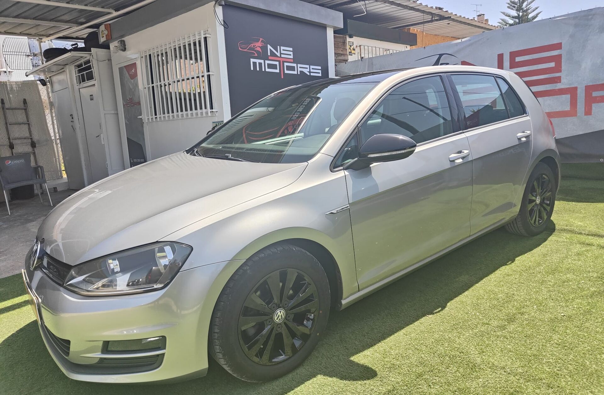VOLKSWAGEN Golf 1.0 TSI Trendline