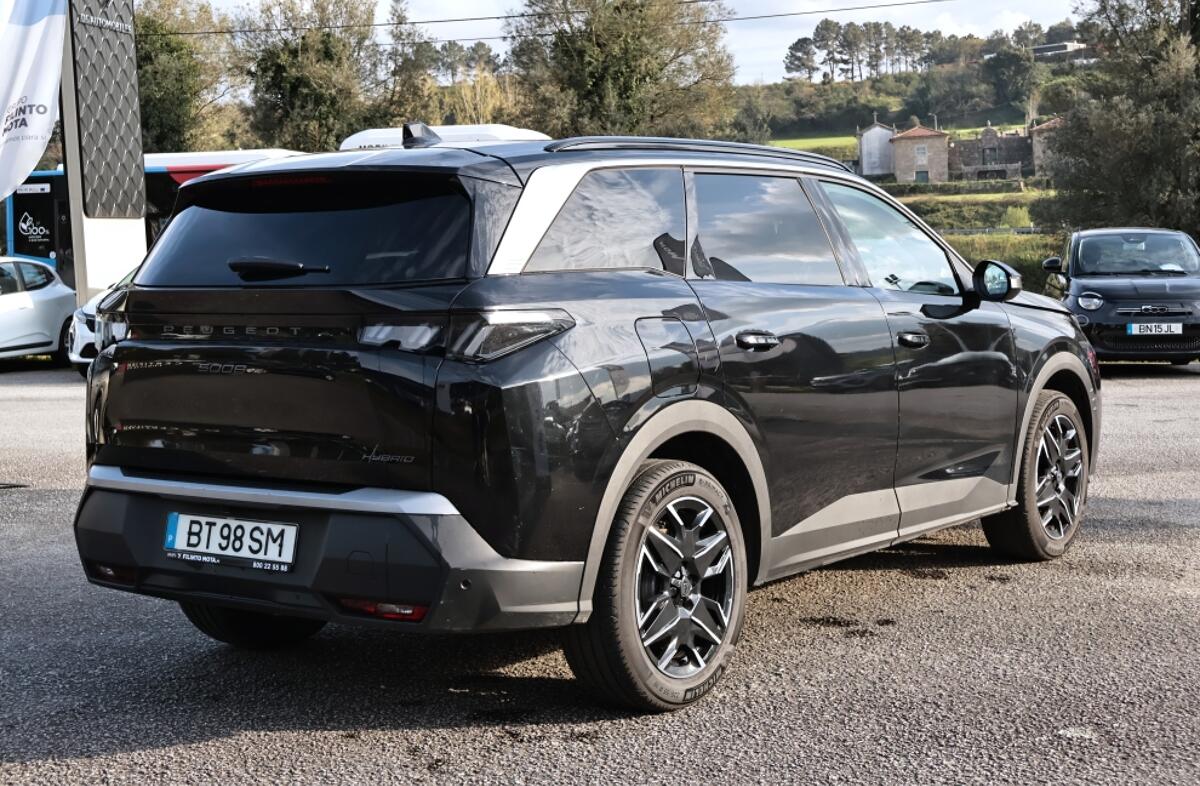 PEUGEOT 5008 1.2 Hybrid Allure e-DCS6