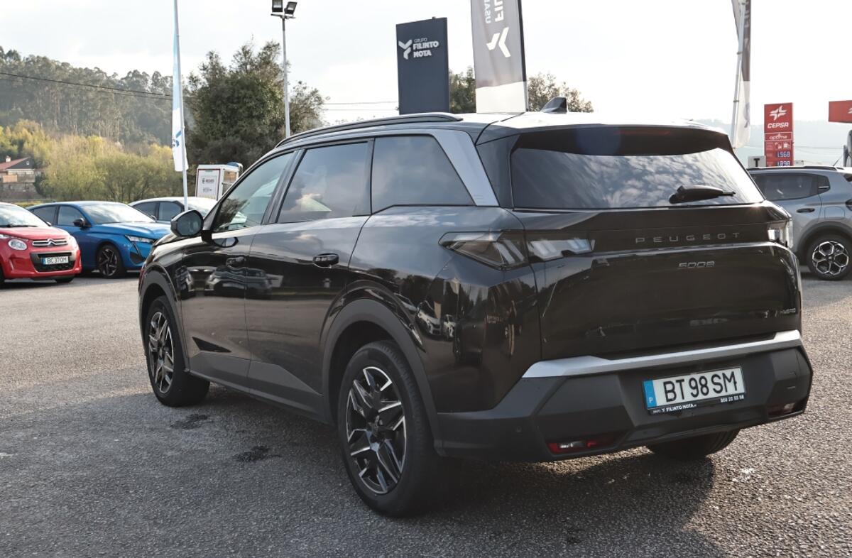 PEUGEOT 5008 1.2 Hybrid Allure e-DCS6