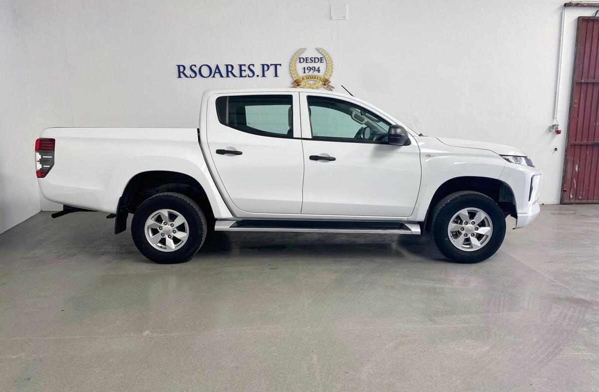 MITSUBISHI L 200 2.3 DI-D CD Invite 4WD