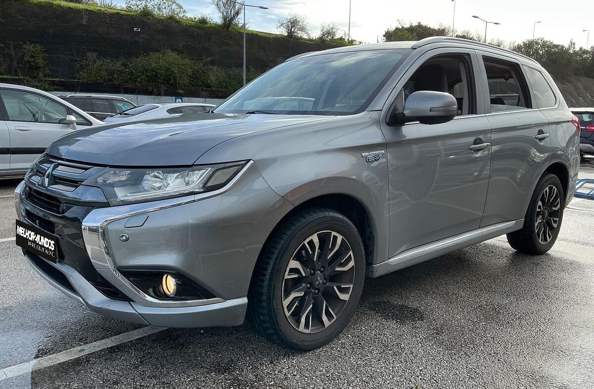 MITSUBISHI Outlander 2.0 PHEV Instyle Navi