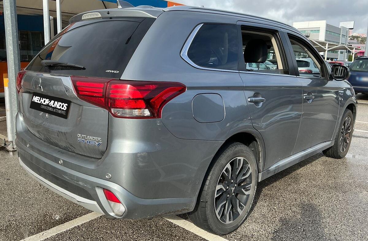 MITSUBISHI Outlander 2.0 PHEV Instyle Navi