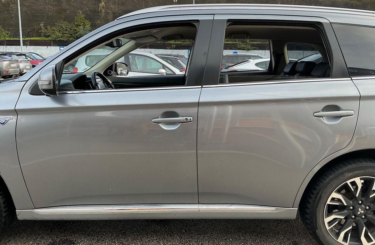 MITSUBISHI Outlander 2.0 PHEV Instyle Navi