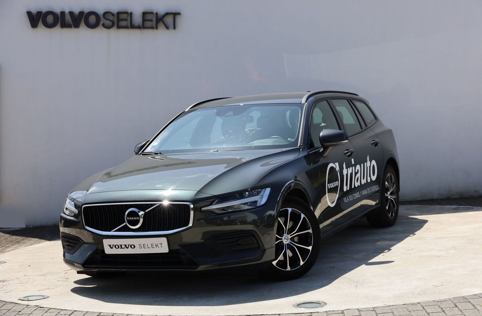 VOLVO V60 2.0 B4 Momentum Geartronic