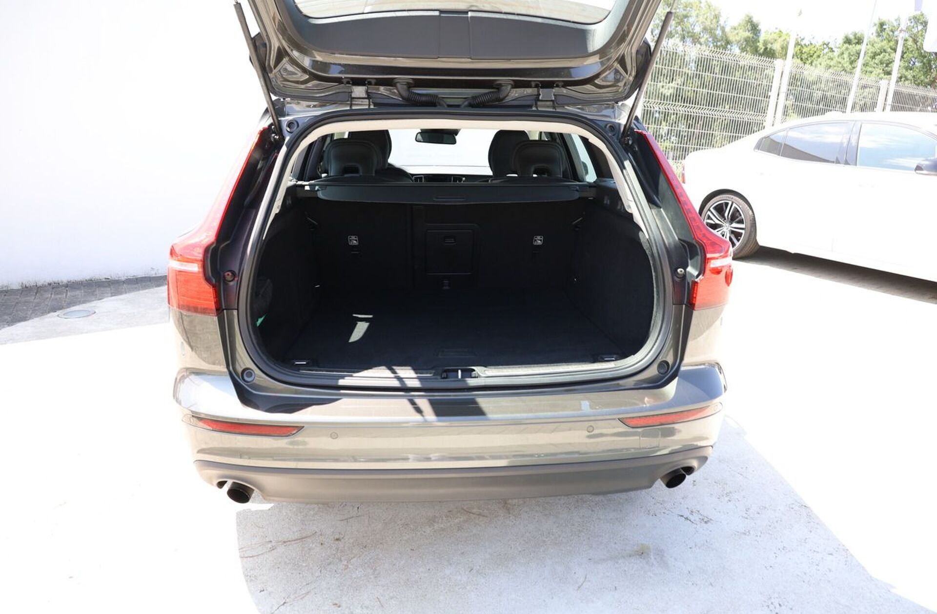 VOLVO V60 2.0 B4 Momentum Geartronic