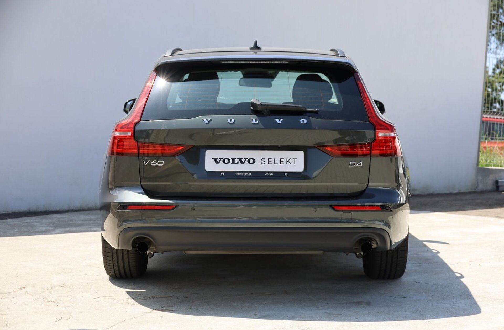 VOLVO V60 2.0 B4 Momentum Geartronic